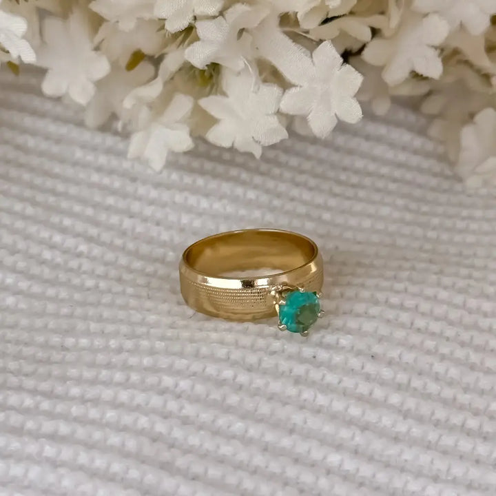 Argolla De Dama De Diseño Ancho Con Piedra Verde