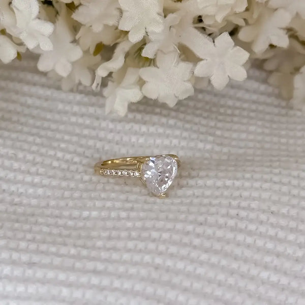 Argolla De Matrimonio De Dama De Diseño Fino De Cintillo De Cristales Y Corazón Cristal