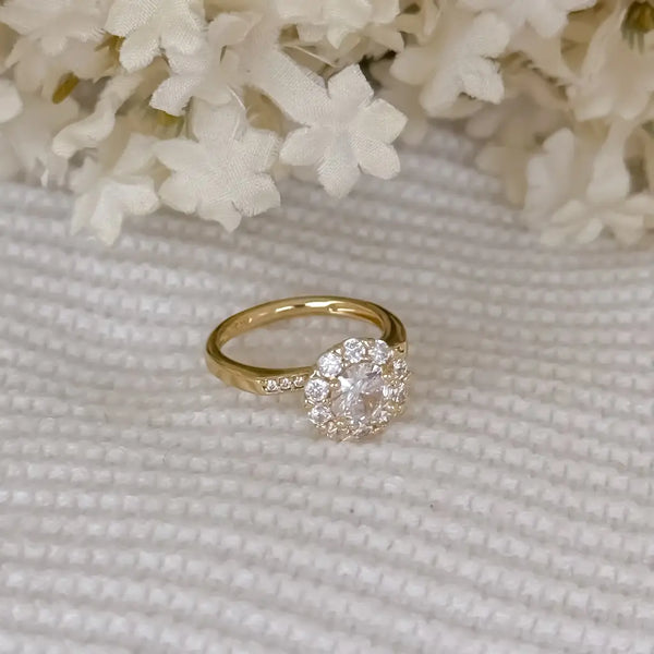 Argolla De Matrimonio Para Dama De Cintillo De Cristales Y Flor Cristal