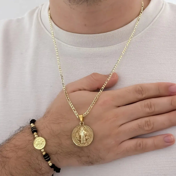 Conjunto De Caballero Con Cadena De Tejido Cartier, Dije De San Benito Y Manilla De San Benito Con Barriles De Neoprenos
