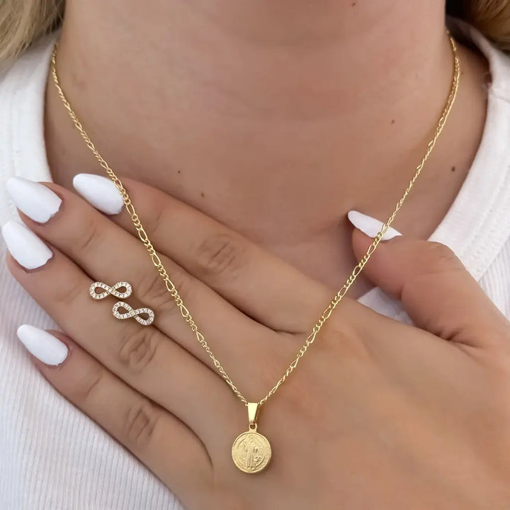 Conjunto De Dama Con Cadena De Tejido Cartier Fina, Dije De San Benito Y Topos De Infinito