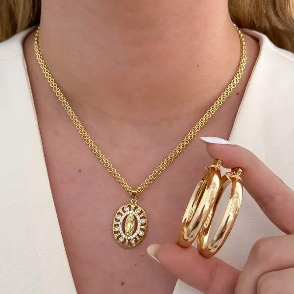 Conjunto De Dama Con Cadena De Tejido Chino, Dije De La Virgen De Guadalupe Y Candongas