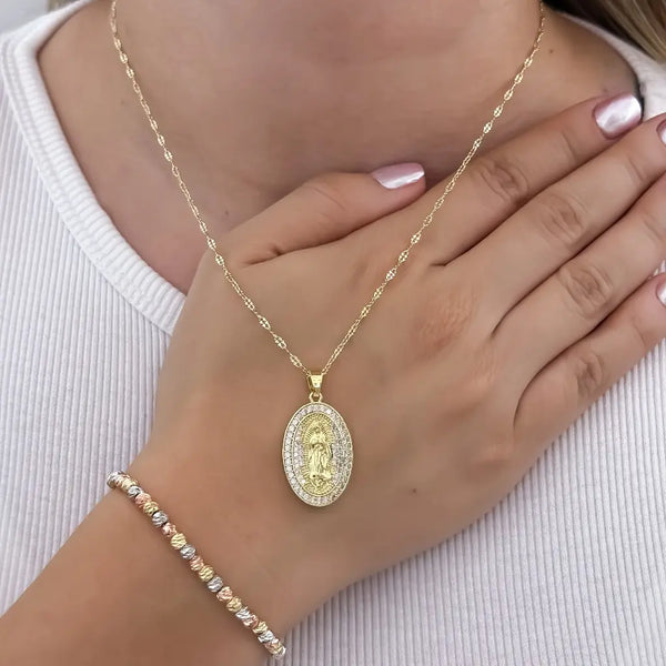 Conjunto De Dama Con Cadena De Tejido Crispeta, Dije De La Virgen De Guadalupe Y Manilla Tres Oros