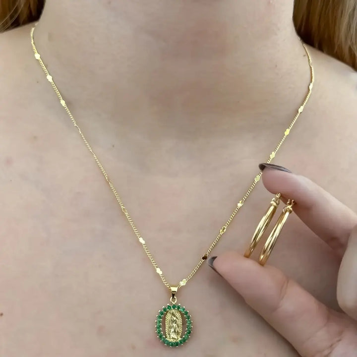 Conjunto De Dama Con Cadena De Tejido Cubana Con Corazones, Dije De La Virgen De Guadalupe Y Candongas De 30mm