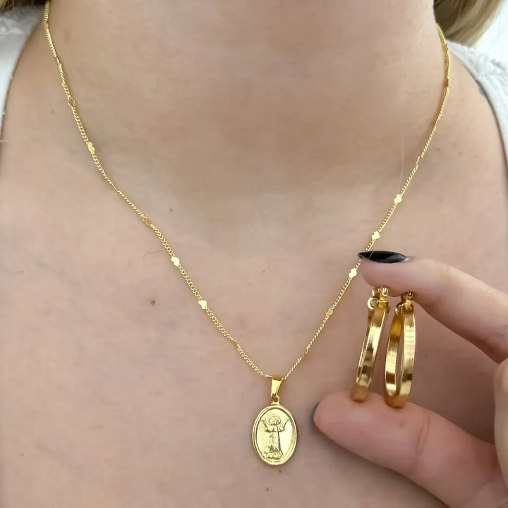 Conjunto De Dama Con Cadena De Tejido Cubana Con Corazones, Dije Del Divino Niño Y Candongas