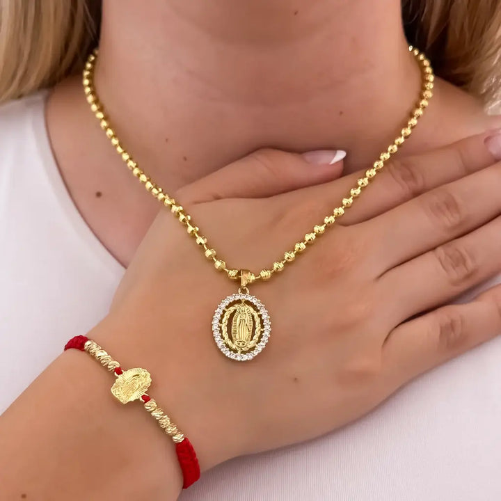 Conjunto De Dama Con Cadena De Tejido Militar Diamantada, Dije De La Virgen De Guadalupe Y Manilla Roja Con Herraje De La Virgen De Guadalupe
