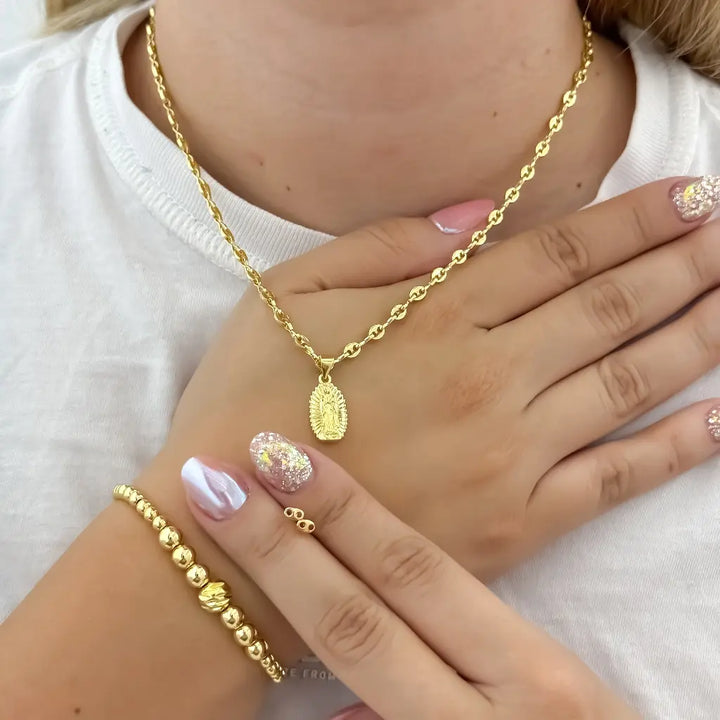 Conjunto De Dama Con Cadena Tejido Gucci, Dije De Guadalupe, Par De Topos Gucci Y Manilla Dorada + Envío Gratis