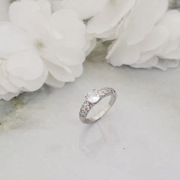 Anillo Blanco De Dama De Cristales Blancos