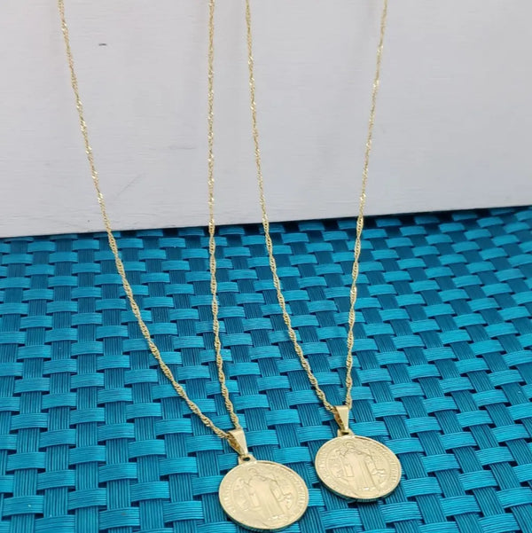 Cadenas De Parejas De Tejido Singapur + Dijes De San Benito. (Cadena De Dama De 40cm-1mm De Grosor, Cadena De Caballero De 50cm-1mm De Grosor)